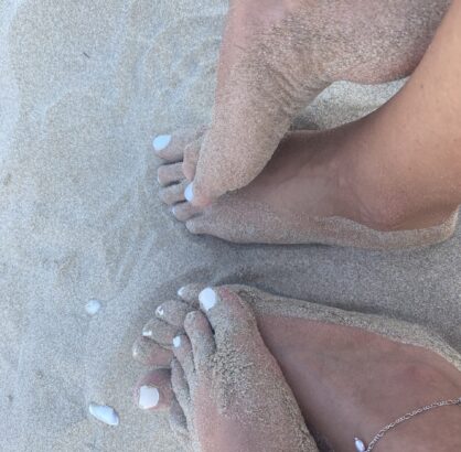 Our feet as well on here🦶👯‍♀️